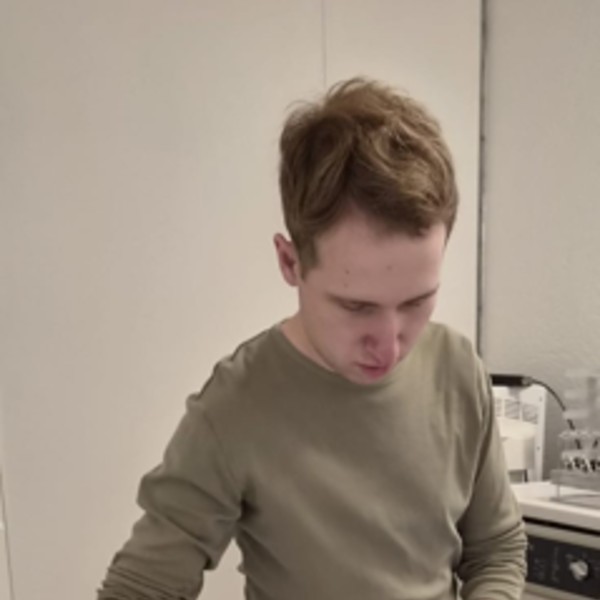 Kevin, tandartsassistent en baliemedewerker bij Dentaal Naaldwijk